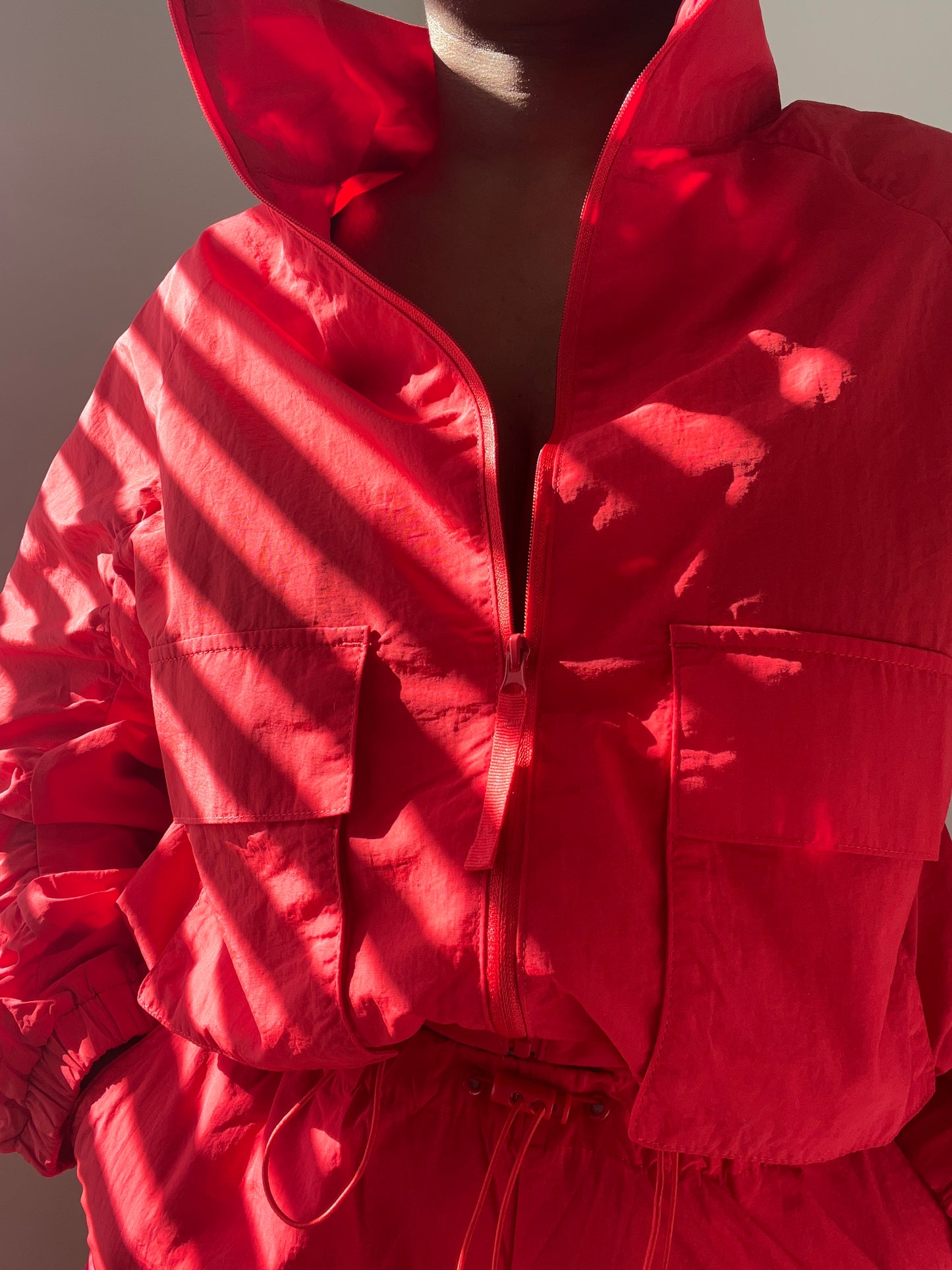 MID-LENGTH CARGO JACKET - RED